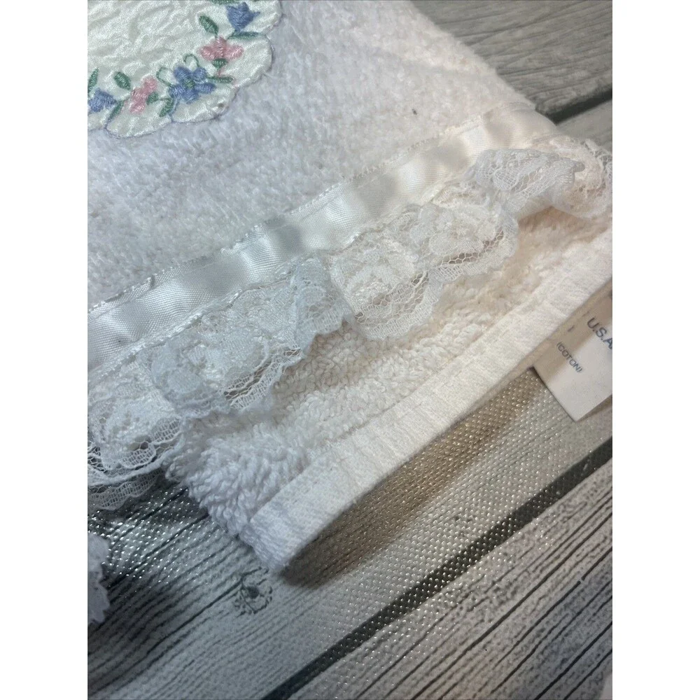 Vintage Shells Cottage USA Made 1 Bath 1 Hand Towel Light Pink Lace